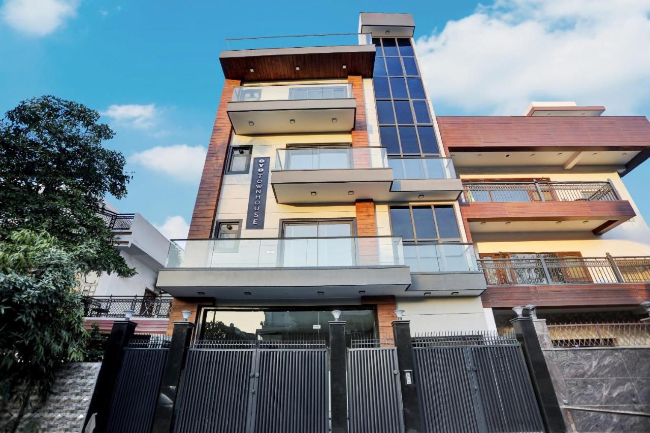 Townhouse Xanthe Hotel Noida Exterior photo