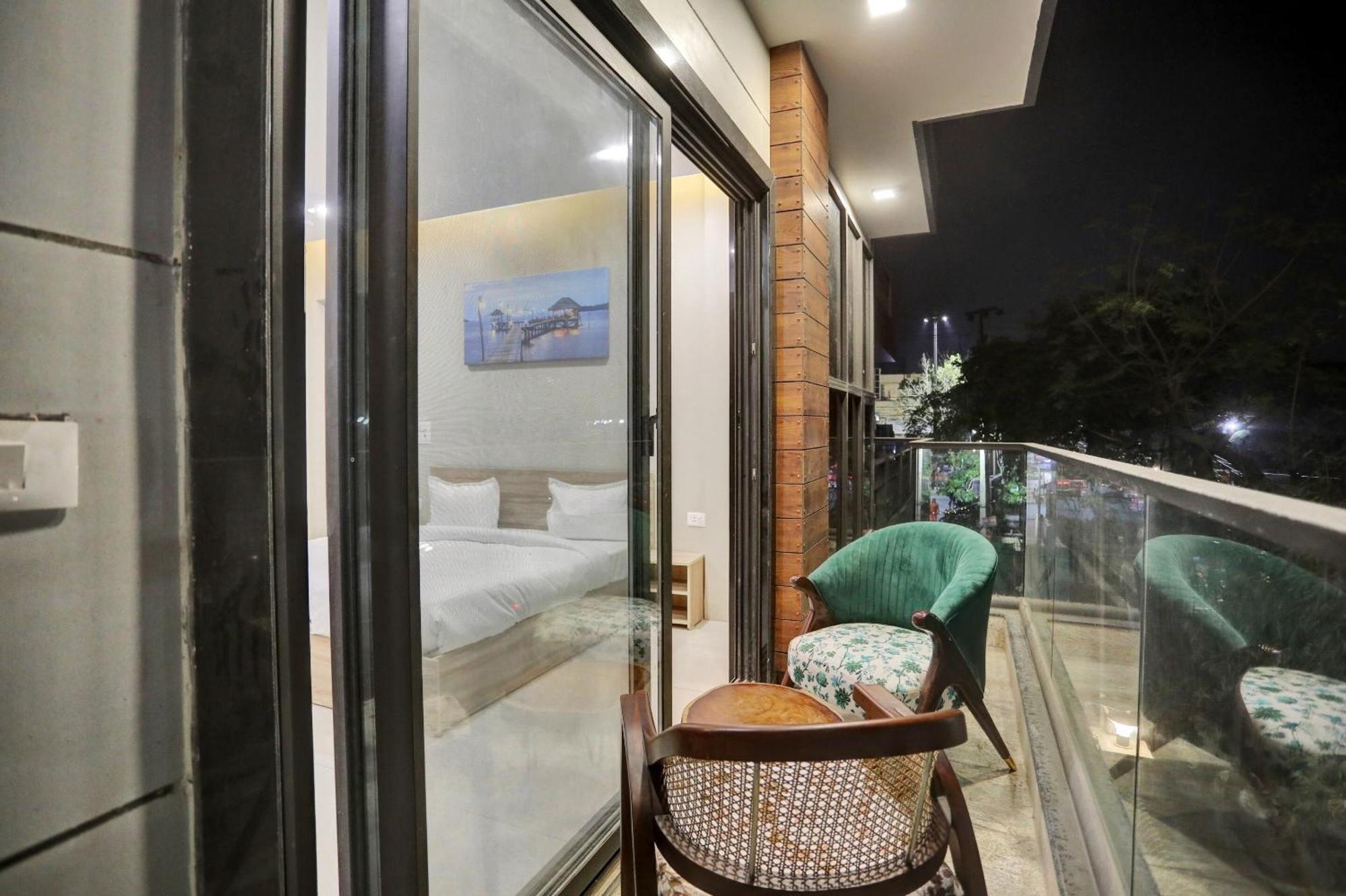 Townhouse Xanthe Hotel Noida Exterior photo