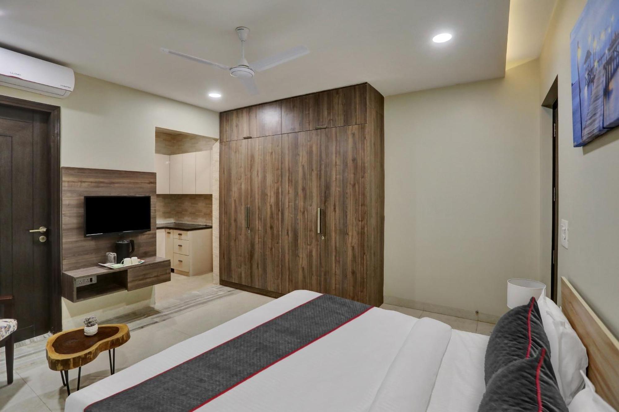 Townhouse Xanthe Hotel Noida Exterior photo