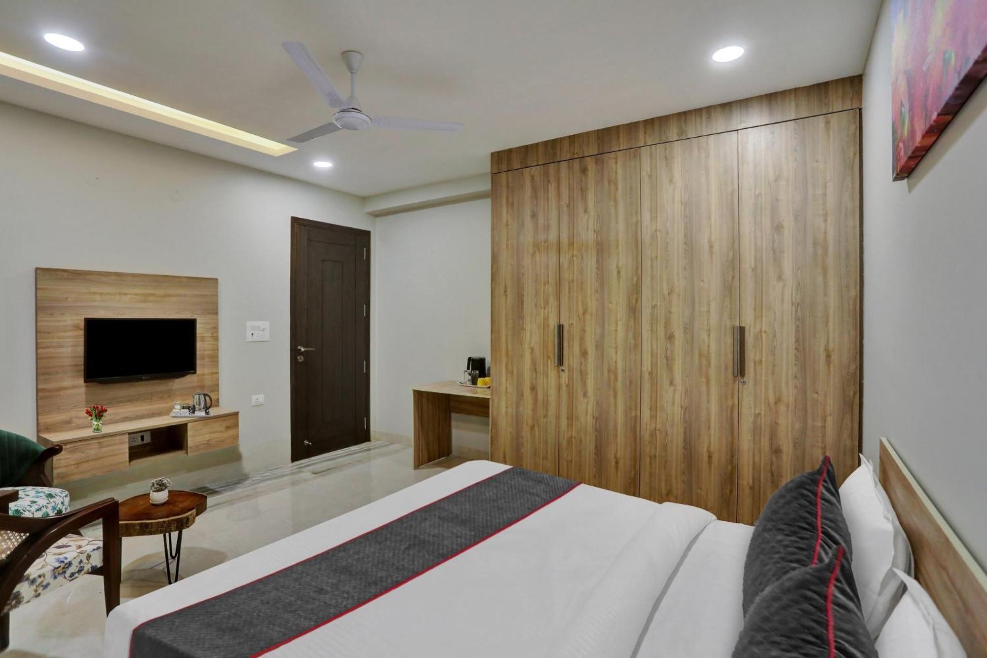 Townhouse Xanthe Hotel Noida Exterior photo