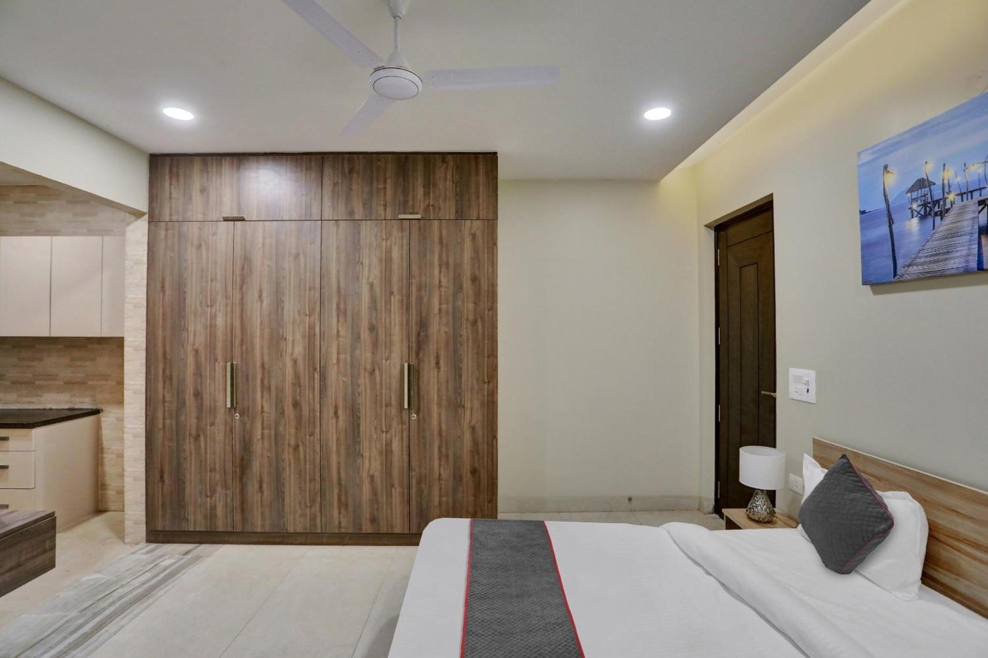 Townhouse Xanthe Hotel Noida Exterior photo